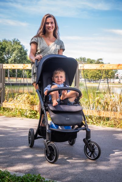 прогулочная коляска Espiro Fuel с малышом